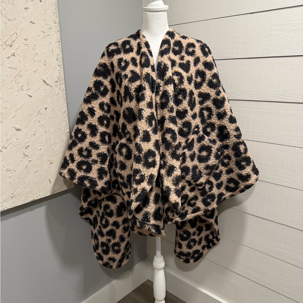 Berkshire Black and Tan Women's Cape